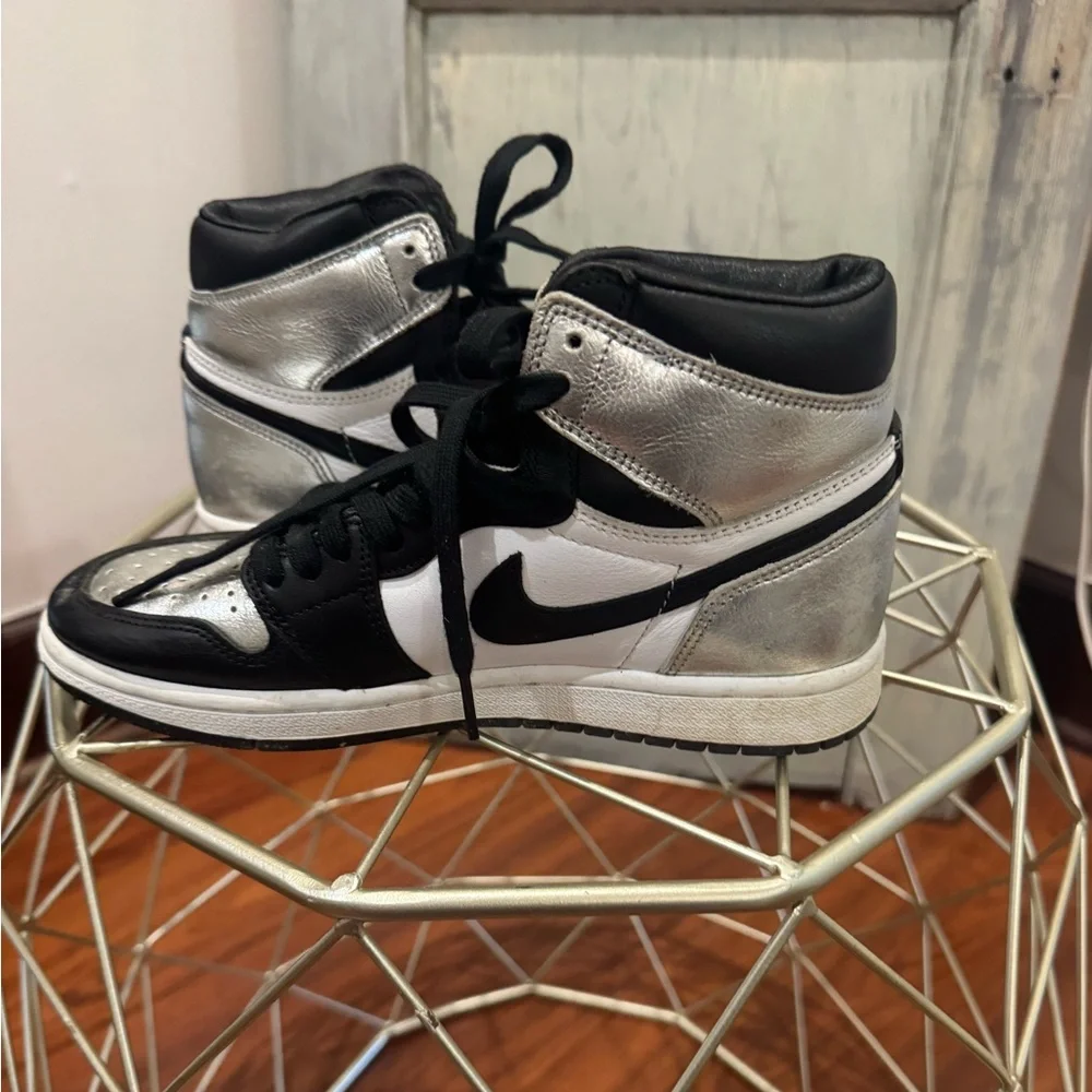 2021 Wmns Air Jordan 1 Retro High OG ‘Silver Toe'